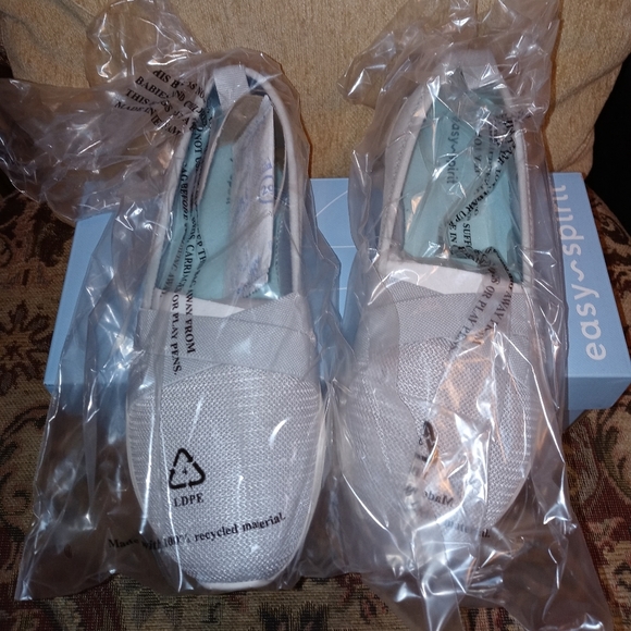 EASY SPIRIT SHOES COMFORT SLIP ON FLATS LIGHT GRAY SIZE 6.5M - Picture 3 of 7